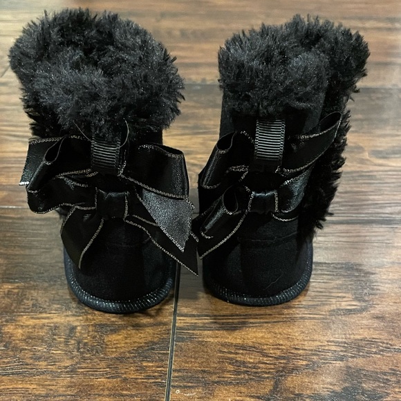 NWOT Koala Baby Black Suede Boots with Fur Trim and Bows on Back, Size 2 - Picture 3 of 7
